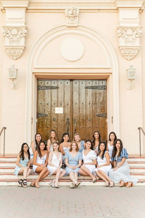 Exec Photoshoot, Dance Team Photos, Girlfriends Photoshoot, Sorority Photoshoot, Sorority Pictures, Team Photoshoot, Sorority Poses, Group Photo Poses, Santa Clara University