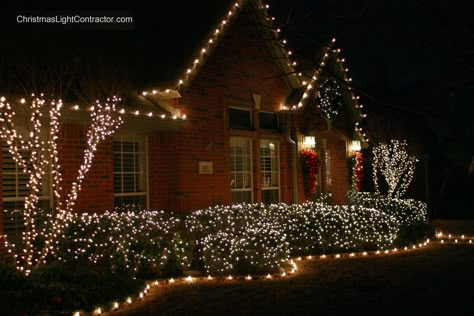 Exterior Christmas Lights | Christmas Light Contractor ©2010 Diy Christmas Outdoor, House Christmas Lights, Christmas Outdoor Lights, Patio Party Decorations, Exterior Christmas Lights, Led Icicle Lights, Outdoor Christmas Diy, Lights Outside, Christmas Lights Outside