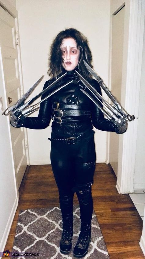 Edward Scissorhands - 2018 Halloween Costume Contest Edward Siccors Hands Costume, Edward Scissorhands Costume, Edward Scissorhands, Unique Halloween Costumes, Costume Works, Diy Cans, Halloween Costume Contest, Costume Contest, Unique Diy