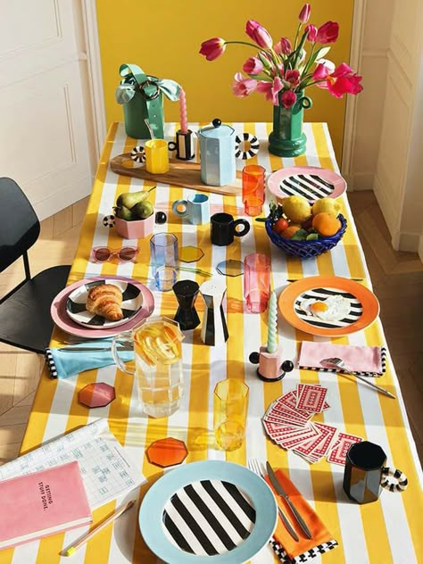 Colorful Kitchen Table, Colorful Tablescapes, Colorful Table Setting, Table Setting Inspiration, Table Setting Decor, Striped Table, Summer Tables, Table Scape, Table Set Up