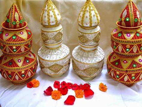 Wedding Kalash And Thali Decor Tips | Marriage Handicraft Pot Decoration For Wedding, Matki Decoration Ideas For Wedding, Best Marriage Gifts, Kalash Decoration, Hindu Wedding Decorations, Coconut Decoration, Wedding Knot, Thali Decoration Ideas, Pot Decor