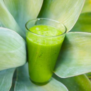 Glowing Green Smoothie | Solluna By Kimberly Snyder Glowing Green Smoothie, High Fiber Fruits, Fiber Fruits, Kimberly Snyder, Green Smoothie Recipe, Frozen Mango, Human Nutrition, Dark Leafy Greens, Acidic Foods