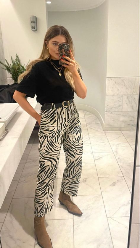 Zebra Pants Outfit Street Styles, Zebra Jeans Outfit, Fashion Inspo Casual, Fashion Designer Aesthetics, Fashion Inspo Outfits Minimal Chic, Hot Weather Outfits, Chic Summer Outfits, Summer Fashion Dresses, Summer Dress Outfits