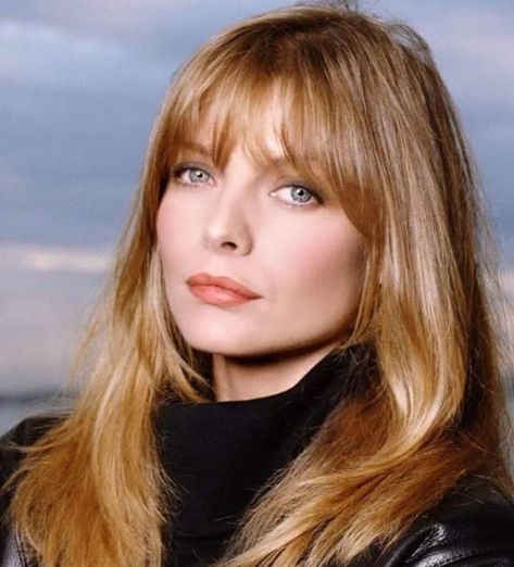 Blonde Actresses, Bob Haircut For Fine Hair, Michelle Pfeiffer, Actrices Hollywood, Haircuts For Fine Hair, Bobs Haircuts, Hair Goals, Hair Trends, New Hair