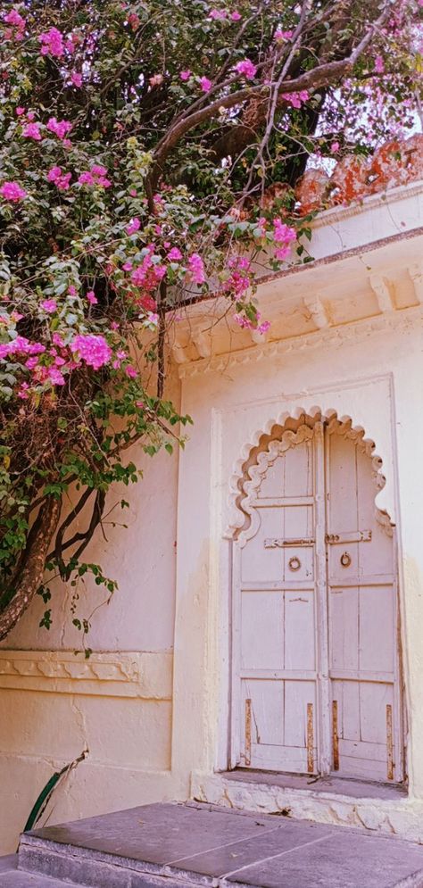 Moroccan Mood Board, Udaipur Aesthetic, Desi Wallpaper, Rajasthan Aesthetic, Taj Lake Palace Udaipur, Jaipur Aesthetic, Udaipur Trip, Lake Palace Udaipur, Rajasthani Architecture