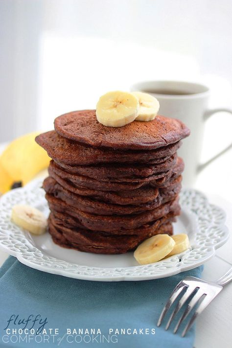 Fluffy Chocolate Banana Pancakes – The Comfort of Cooking Banana Chocolate Pancakes, Recipes Crepes, Dark Chocolate Banana, Banana Pancake Recipe, Chocolate Protein Pancakes, Food Breakfast Ideas, Detox Breakfast, Food Animation, Delicious Healthy Meals