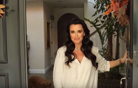 Kyle Richards doesn't disappoint with a tour of her stylish, enviable Hollywood house Kyle Richards New House, Kyle Richards House, Hollywood House, La House, Hollywood Homes, Kyle Richards, Housewives Of Beverly Hills, New England Style, England Style