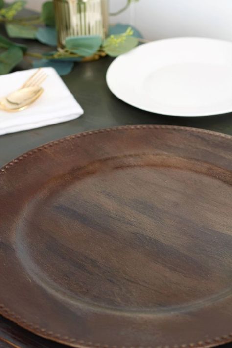 How to turn shiny plastic Dollar Store plate charges into high-end looking wood grain ! Faux Wood Wall, Plate Chargers, Garden Chairs Metal, Wood Floor Cleaner, Cleaning Wood Floors, Fall Decor Dollar Tree, Diy Dining Table, Kitchen Wood, Pottery Barn Inspired