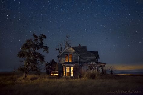 Starry Night Images, House At Night, Milky Way Photography, House Night, Henri Cartier Bresson, Digital Photography School, Night Photo, Star Trails, Photo S