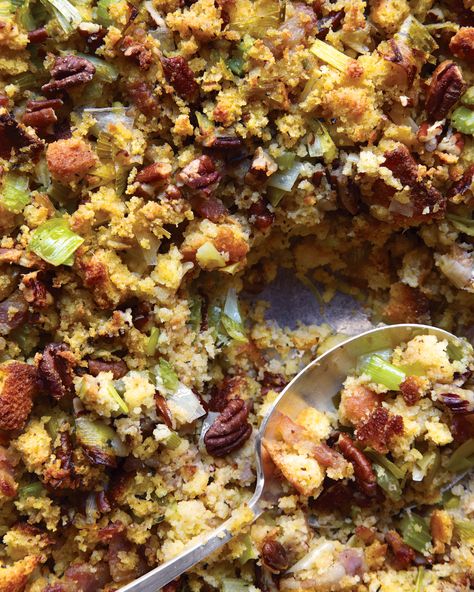 Cornbread, Bacon, Leek, and Pecan Stuffing | This stuffing is brimming with traditional holiday flavors, including leeks, herbs, and pecans. You can use our honey cornbread recipe, but store-bought (or your favorite recipe!) of cornbread also works well.  #food #recipe #marthastewart #sidedishrecipes #thanksgiving Cornbread Stuffing, Martha Stewart Recipes, Easy Stuffing, Thanksgiving Stuffing, Cornbread Dressing, Thanksgiving Recipes Side Dishes, Holiday Meal, Corn Bread Recipe, Stuffing Recipes