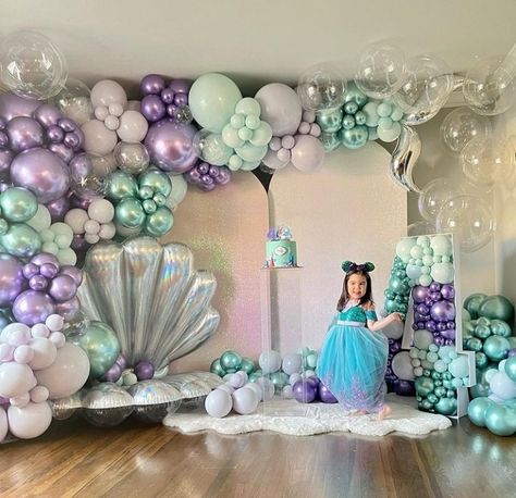 Underwater Party Decorations, Mermaid Balloon Garland, Birthday Under The Sea, Mermaid Birthday Decorations, Mermaid Balloons, Ocean Birthday Party, Balloons Arch, Mermaid Birthday Party Decorations, Mermaid Theme Birthday Party