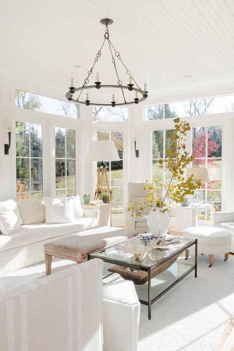 28 Sunroom Ideas: The Best Combo Of Indoor And Outdoor In One Bohemian Sunroom, White Sunroom, Amazon Bedroom, Extension Veranda, Sofa Cozy, Sunroom Furniture, Sunroom Ideas, Home Decor Wallpaper, Sunroom Decorating