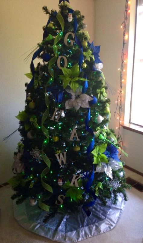 New ideas for our Seahawks tree... Seahawks Christmas Tree, Hawks Christmas, Seahawks Christmas, 12th Man Seahawks, Seahawks Crafts, Nfl Seahawks, Legion Of Boom, Seahawks Fans, Seattle Sports