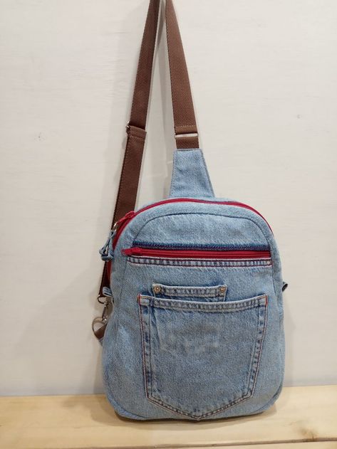 Denim backpack. Sling backpack, Backpack on one shoulder. a bag made of jeans. jeans bag #bagjeanspattern #diybagjeanspattern #totebagjeanspattern Jeans Recycle Ideas, Denim Jeans Recycled, Jeans Purse, One Strap Backpack, Denim Bag Patterns, Jeans Backpack, Jean Backpack, Denim Backpack, Denim Bags