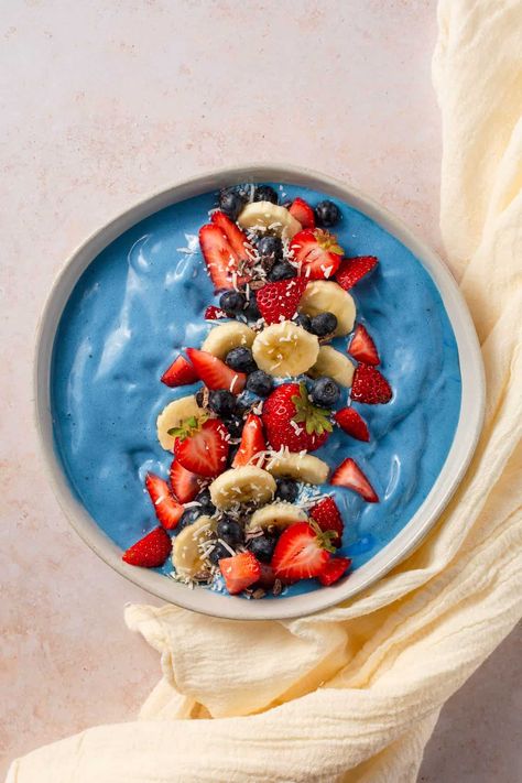 This delicious smoothie bowl recipe is packed with nutrients and easy to make! Fun for the Fourth of July or to turn into a mermaid smoothie bowl! White Smoothie Bowl, Blue Majik Smoothie Bowl, Blue Spirulina Smoothie Bowl, Blue Spirulina Smoothie, Mermaid Smoothie, Blue Smoothie Bowl, Spirulina Smoothie Bowl, Smoothie Bowl Base, Perfect Smoothie Bowl