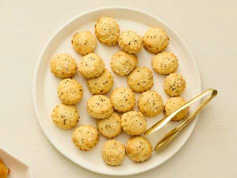 Thanksgiving Bread Rolls, Cornmeal Biscuits Recipe, Cornmeal Biscuits, Cornbread Biscuits, Thanksgiving Bread, Breakfast Bread Recipes, Biscuit Rolls, Biscuits Recipe, Food Network Magazine