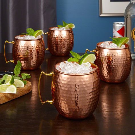 Crafted to complement any home bar or kitchen, this unique set of large copper mugs are the perfect way to impress your guests. Engraved Bridesmaid Gifts, Mule Mugs, Moscow Mule Recipe, Mule Cocktail, Copper Moscow Mule Mugs, Copper Cups, Copper Plating, Copper Mugs, Christmas Gift Sets