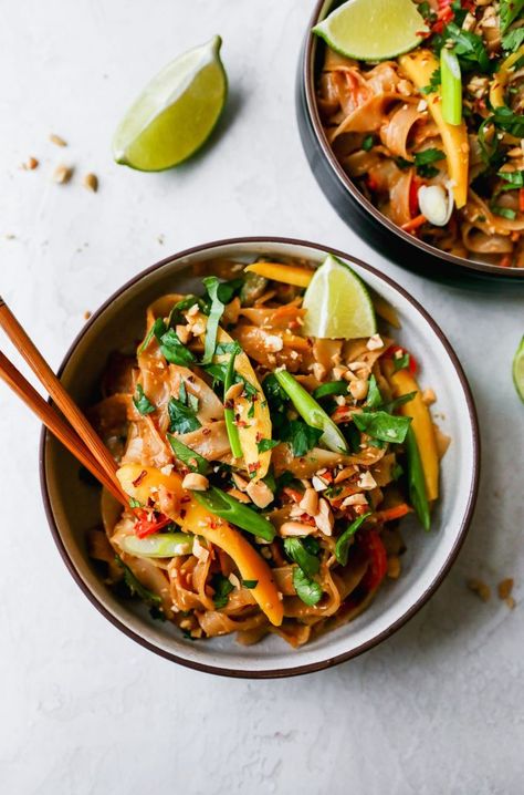 Quick & Easy Spicy Peanut Noodles with Mango Spicy Spaghetti, Spicy Peanut Noodles, Homemade Peanut Sauce, Yummy Noodles, Pasta Shrimp, Main Recipes, Spicy Peanut Sauce, Peanut Noodles, Spicy Peanuts