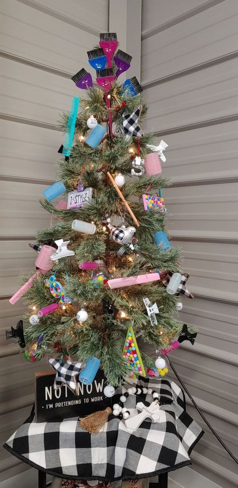 Cosmetology Christmas Door Decorations, Christmas Decor Ideas Hair Salon, Hair Salon Christmas Decorations, Hair Stylist Christmas Tree, Hairstylist Christmas Tree, Hair Salon Holiday Decor, Christmas Hair Salon Decor, Christmas Decor Ideas For Hair Salon, Beauty Salon Christmas Tree