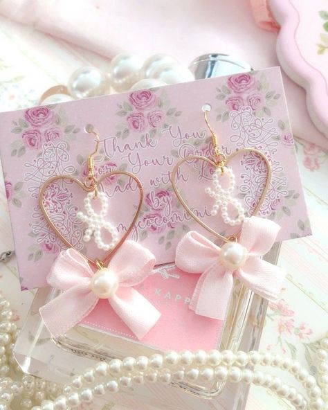 Baby Pink Bow, Gold Heart Earrings, Everyday Jewellery, Gold Heart Earring, Kawaii Earrings, Baby Pearls, Jewelry Cute, Kawaii Jewelry, Pink Accessories