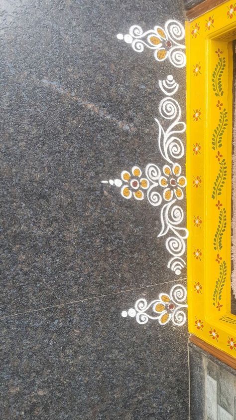 Side Door Rangoli Design, Gate Rangoli Design, Alpana Designs Border, Border Alpona Designs Simple, Diwali Border Rangoli, Rangoli Designs Door Border, Rangoli Designs For Door Border, Simple Rangoli Designs Border, Muggulu Side Borders