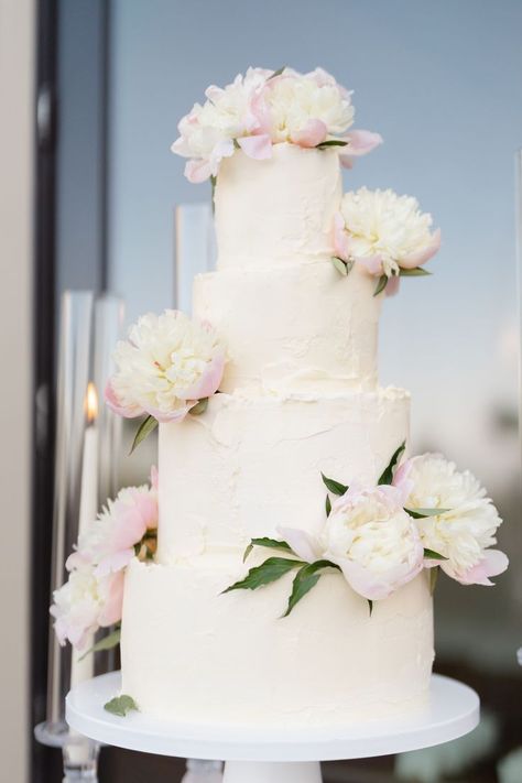 Wedding Cake With Peonies, Cake With Peonies, White Peony Wedding, Peony Wedding Cake, Wedding Peony, Wedding Cake Peonies, Summer Terrace, Wedding Cake Flowers, Terrace Wedding