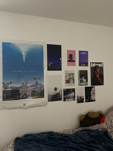 Room Posters Frank Ocean, Frank Ocean Aesthetic Room, Frank Ocean Bedroom, Frank Ocean Room Decor, Frank Ocean Poster In Room, Frank Ocean Room, Vintage Music Posters Frank Ocean, Lalaland Poster, Blond Poster Frank Ocean In Room