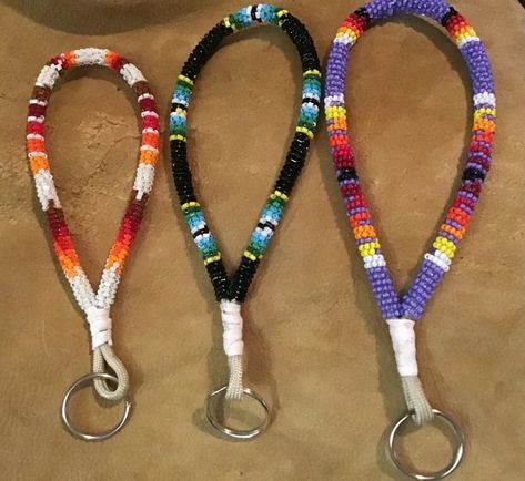 Native American Keychain Beadwork, Beaded Keychains Native American, Beaded Lanyards Native American, Beaded Keychains Patterns, Feather Symbol, Native American Beadwork Earrings, Seed Bead Jewelry Tutorials, Feather Symbolism, Native American Blanket