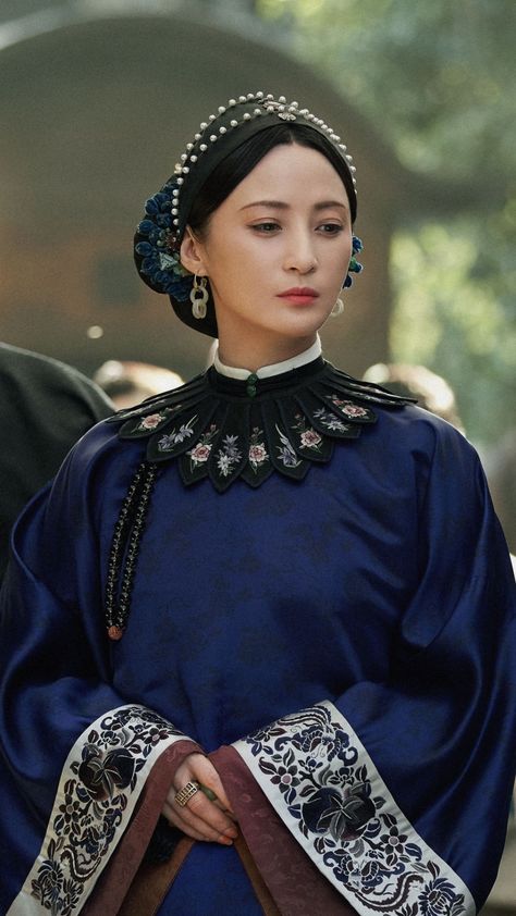 Ancient Chinese Clothing Woman, Qing Dynasty Hair, Ancestral Prayers, Ancient Chinese Hairstyles, Ming Dynasty Hanfu, Qing Dynasty Clothing, Wicked Costumes, Dynasty Clothing, Hanfu Girl