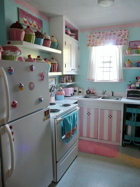 Cupcake Themed Kitchen, Pink And Teal Kitchen Decor, Pink And Aqua Kitchen, Simple Cabinet Doors, Cosy Kitchens, Funky Kitchens, Kitchen Decor Simple, Cupcake Kitchen Decor, Girly Kitchen