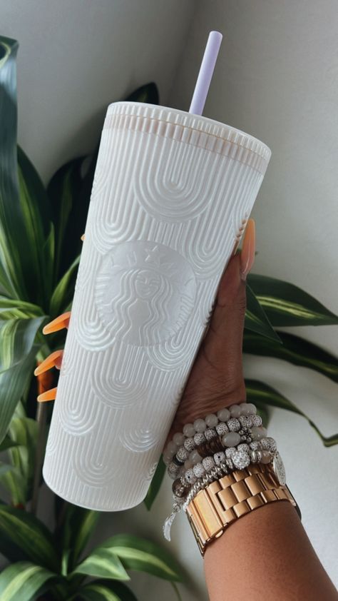 New Starbucks Cups 2023, Reusable To Go Coffee Cup, Cool Starbucks Cups, Starbucks Aesthetic Cups, Tumbler Cups Starbucks, Glass Starbucks Cup, Star Bucks Cups, Starbucks Cups Aesthetic, Aesthetic Starbucks Cup