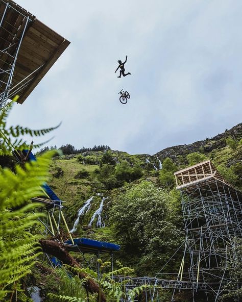 • @xgames Glad you’re good @jimbomonro 😟 Jim took a heavy slam at #RedBullHardline and somehow got away with only a concussion. Dudes built different. Swipe to see how gnarly this gap really is 📹  @joshfuckingwilliams 📸 @nfd.media & @moonhead_media #XGames #MTB Mtb Aesthetic, Biking Aesthetic, Built Different, Downhill Bike, Downhill Mtb, Mtb Bike Mountain, Bike Art, Mtb Bike, Extreme Sports