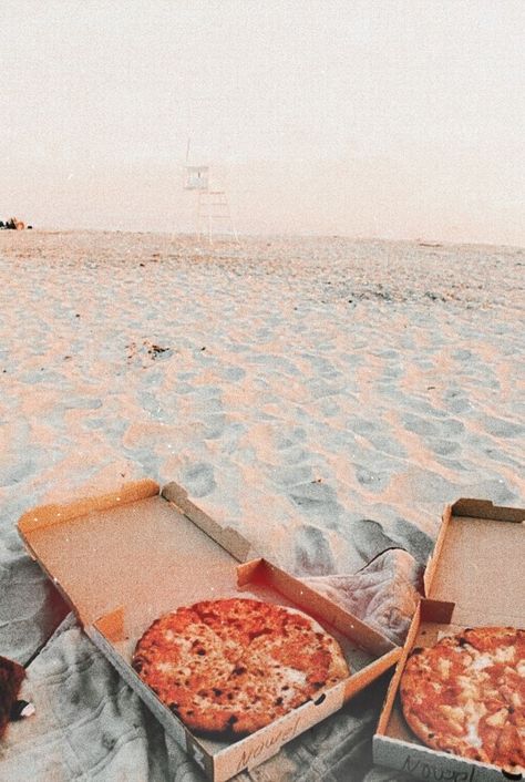 Aesthetic Plage, Veggie Casserole Healthy, Champagne Aesthetic, Homemade Dough Recipe, Surfer Vibes, Veggie Casserole, Tumblr Food, Vsco Pictures, Beach Date