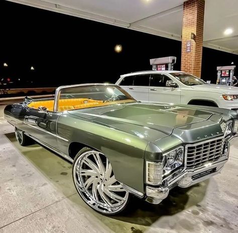 Caprice Car, Oldies Cars, Candy Paint Cars, Prom Car, Chevy Caprice Classic, Car Paint Colors, Custom Vehicles, Donk Cars, Chevy Caprice