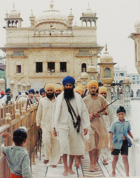 Sant Jarnail Singh Ji Khalsa Bhindranwale Dhan Guroo Dhan Guroo Pyaare! Sant Bhindranwale, Sant Jarnail Singh Bhindrawale, Sikhism Beliefs, Operation Blue Star, Baba Deep Singh Ji, Shri Guru Granth Sahib, Punjabi Style, Eagle Painting, Eagle Wallpaper