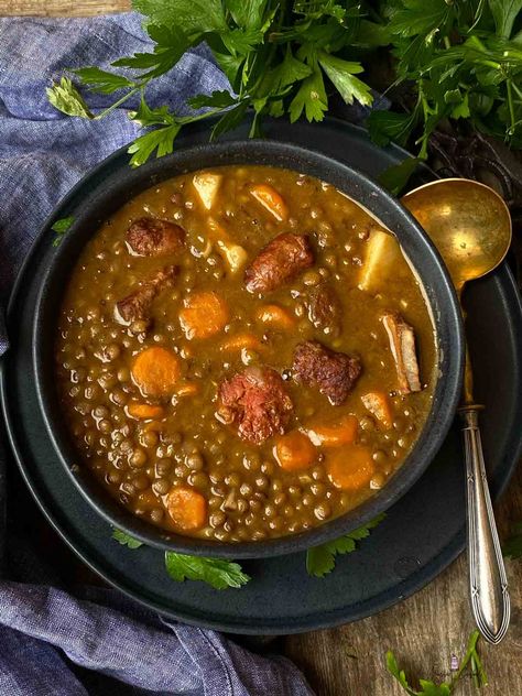 RECETA DE LENTEJAS ESTOFADAS TRADICIONALES | Maria Cosbel Spaniard Food, Dinner Recepies, Chilean Recipes, Cooked Vegetables, Healthy Soup Recipes, Healthy Soup, Bean Recipes, Mediterranean Recipes, Buttermilk