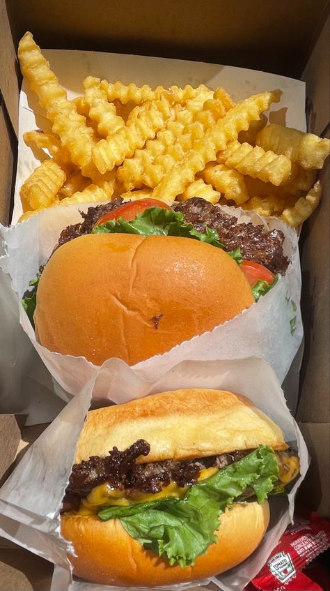 Shake Shack Mushroom Burger Recipe, Food In Nyc Aesthetic, Shake Shack Aesthetic, Shake Shack Nyc, Shake Shak, Food Nyc, Hamburger And Fries, Snack Shack, New York Food