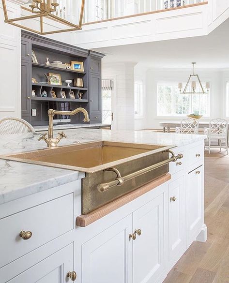 Italian Outdoor Kitchen, Outdoor Kitchen Corner, Utah Style, Western Kitchen, Beautiful Kitchen Designs, Tuscan Kitchen, Brass Sink, Kitchen Corner, Farmhouse Sink