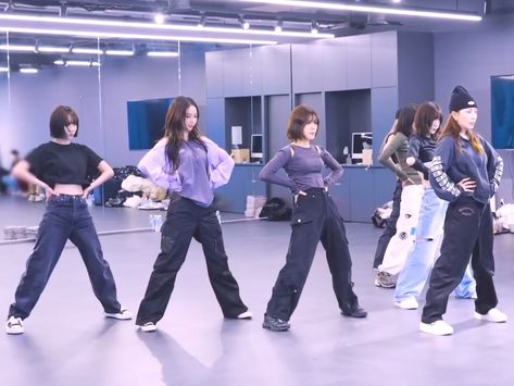 Kpop Dance Outfits Practice, Dance Practice Outfits, Kpop Dance Practice Outfits, Kpop Dance Outfits, Got The Beat, Dance Motivation, Dance Outfits Practice, Dance Training, Kpop Dance