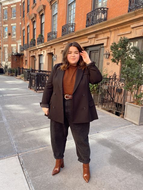 Styling a black plus size blazer- brown sweater, black mom jeans, brown boots Plus Size Winter Outfits, Jean Outfit, Plus Size Looks, Academia Outfits, Plus Size Fall Fashion, Look Plus Size, Look Retro, Plus Size Winter, Looks Street Style