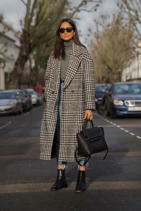 Style Rules With Coco Beautea | sheerluxe.com Mantel Styling, Minimal Stil, Mantel Outfit, Pijamas Women, Houndstooth Coat, Look Plus Size, Looks Street Style, Autumn Outfits, Oversized Coat