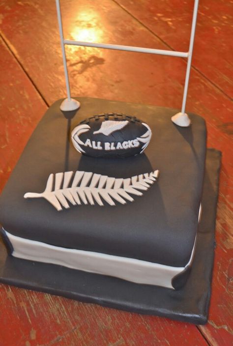 Treat the other half groomsmen cake... All blacks fans Rugby Cupcakes, Groomsmen Cake, Rugby Cake, Groomsman Cake, 30th Cake, Rugby Party, Rugby Birthday, Bright Cakes, Single Tier Cake