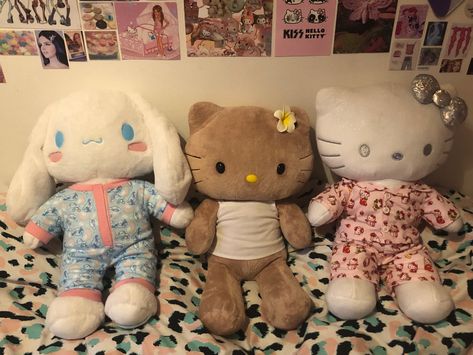 Hello Kitty Build A Bear, Teddy Bear Collection, Stuffed Animal Cat, Pretty Pics, Pink Hello Kitty, Kawaii Plushies, Hello Kitty Plush, Hello Kitty Items, Cute Stuffed Animals