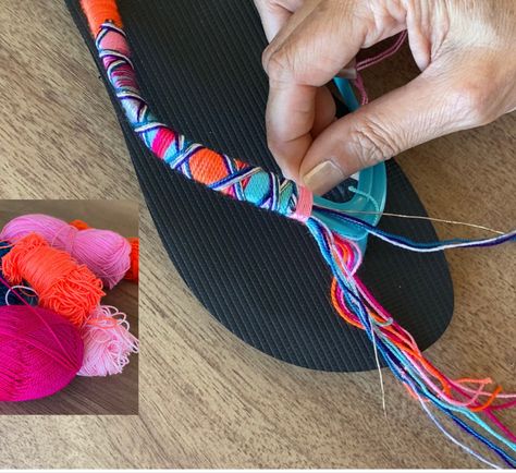 Diy boho style flip flops Fix Flip Flops, Flip Flops Diy, Yarn Wrapping, Fabric Flip Flops, Ribbon Flip Flops, Flip Flop Craft, Cousin Camp, Decorating Flip Flops, Diy Clothes Refashion