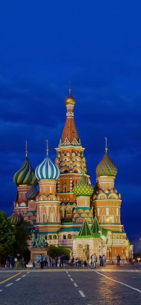 Child Star, Cindy Lou Who, The Grinch Stole Christmas, Russia Travel, Beautiful Places To Live, Cindy Lou, Scenery Pictures, Red Square, Iconic Buildings