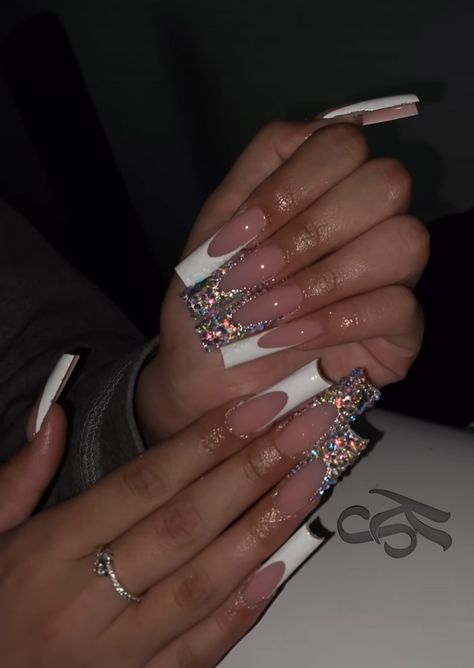 Bling Acrylic Nails French Tip, Long Square Nails Designs Bling, White French Tip Nails With Gold Rhinestones, Latina Nails French Tip, Nails Acrylic French Tip With Gems, White French Tip Rhinestone Nails, Long French Nail Designs, Acrylic Nail Designs Rhinestones, Square Acrylic Nails With Gems