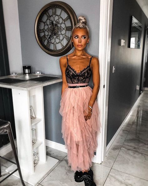 Tulle Skirt Festival Outfit, Pink Tulle Skirt Outfit, Tulle Skirt Outfit, Pink Skirt Outfits, Tulle Outfit, Tulle Skirts Outfit, Skirt Outfit Summer, Festival Outfit Inspiration, Tule Rok