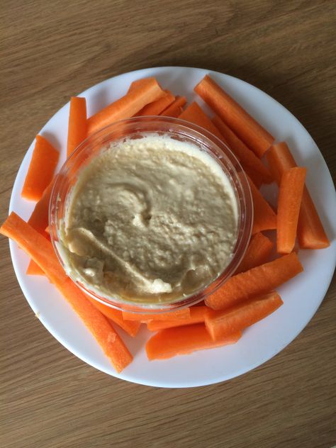 Carrots and hummus a healthy snack Carrots And Hummus Aesthetic, Carrot And Hummus, Carrots With Hummus, Hummus Carrot, Carrots And Hummus, Hummus Snack, Carrot Hummus, Extreme Food, Healthy Lunch Snacks