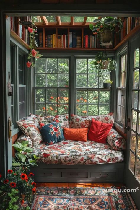 Small Sunroom Ideas for a Stylish Home - Puqqu Cute Small House Decor, Boho Small Home Decor, Cozy Lived In Home, Modern Cottage Style Homes Interior, Bohemian Sunroom, Cold Bedroom, Small Sunroom Ideas, Small Sunroom, Sunroom Decorating