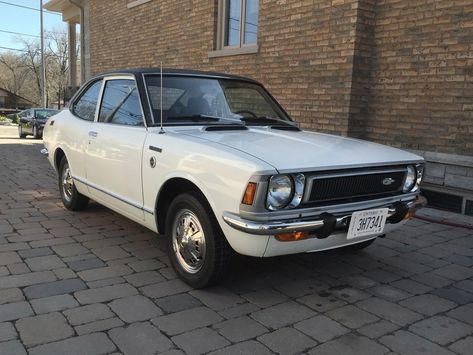 Mini Hemi: 1972 Toyota Corolla Deluxe Coupe - http://barnfinds.com/1972-toyota-corolla/ 1972 Toyota Corolla, Chrysler Airflow, Corolla Levin, Eco Friendly Cars, Toyota Tercel, Best Classic Cars, Import Cars, Mustang Cars, Bugatti Veyron